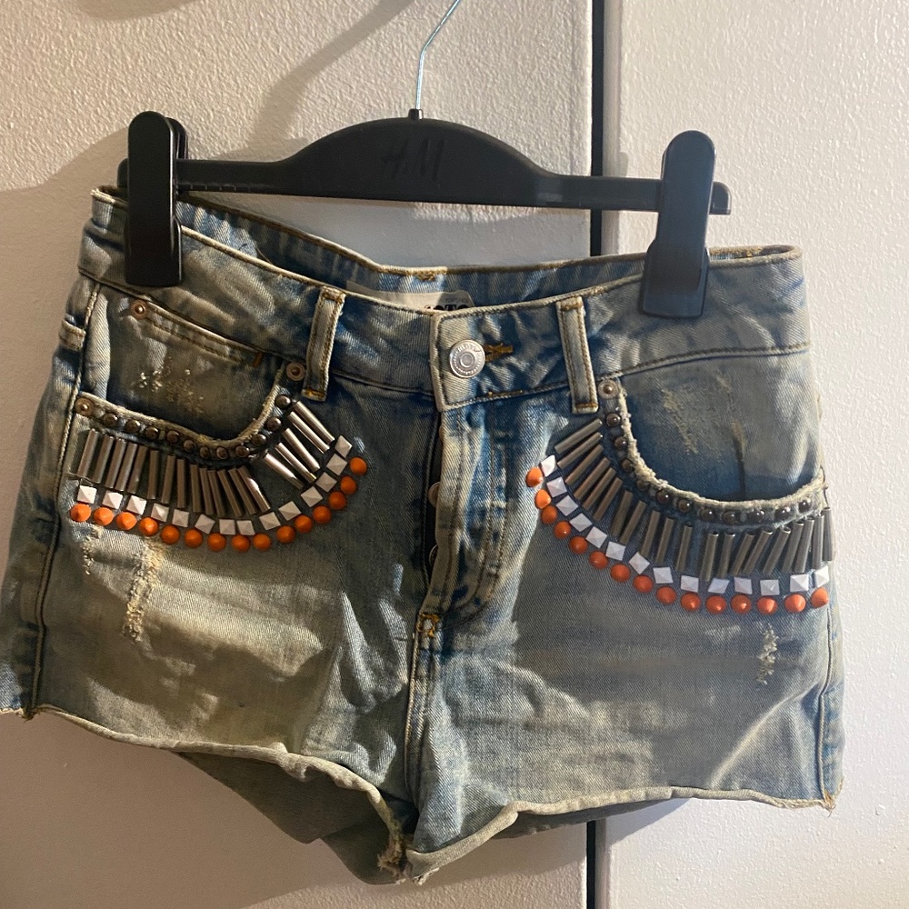 Beaded Topshop Moto denim jean shorts (w26)